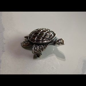 James Avery retired turtle brooch